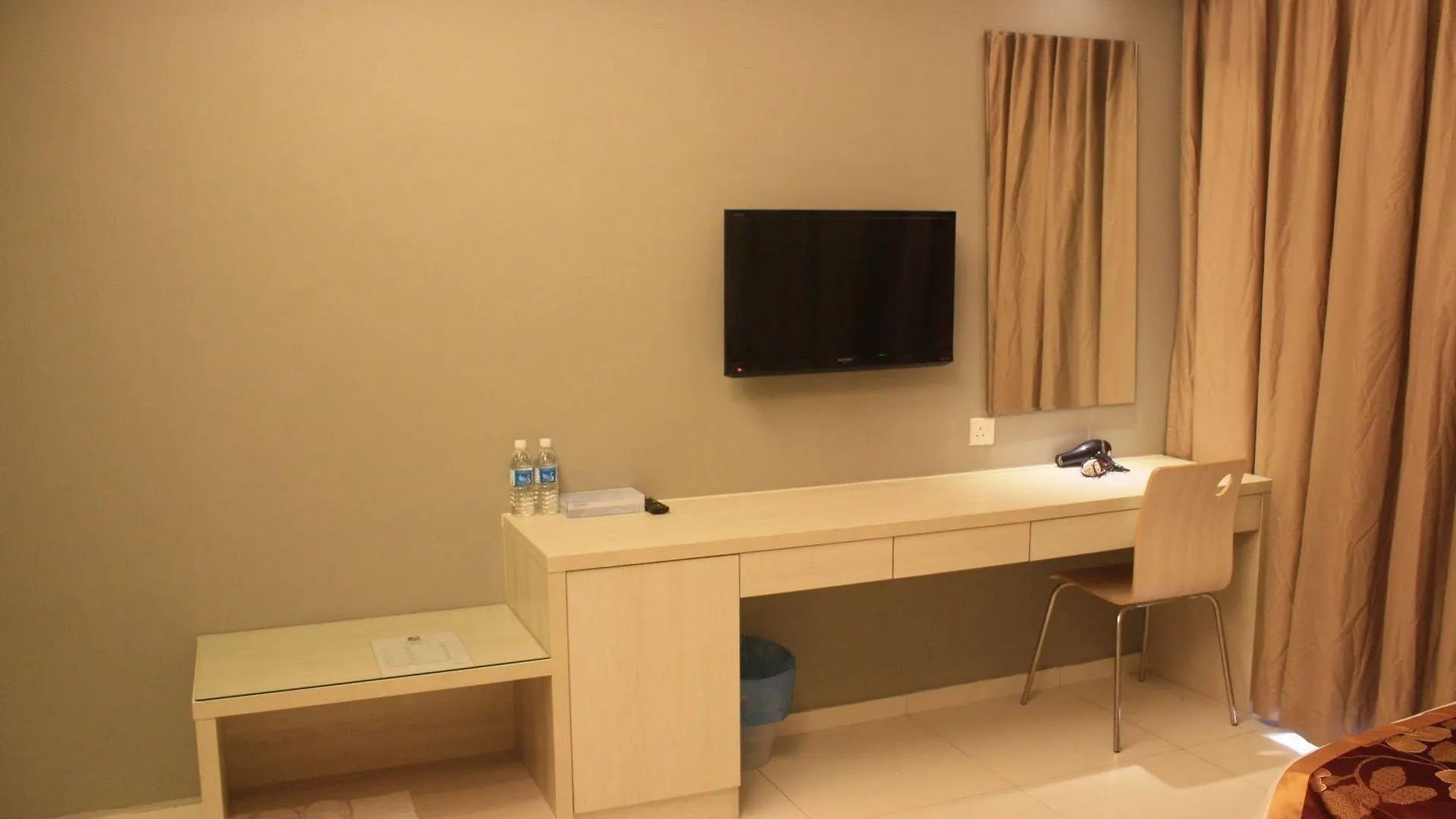 Aurora Hotel Malacca 2*,