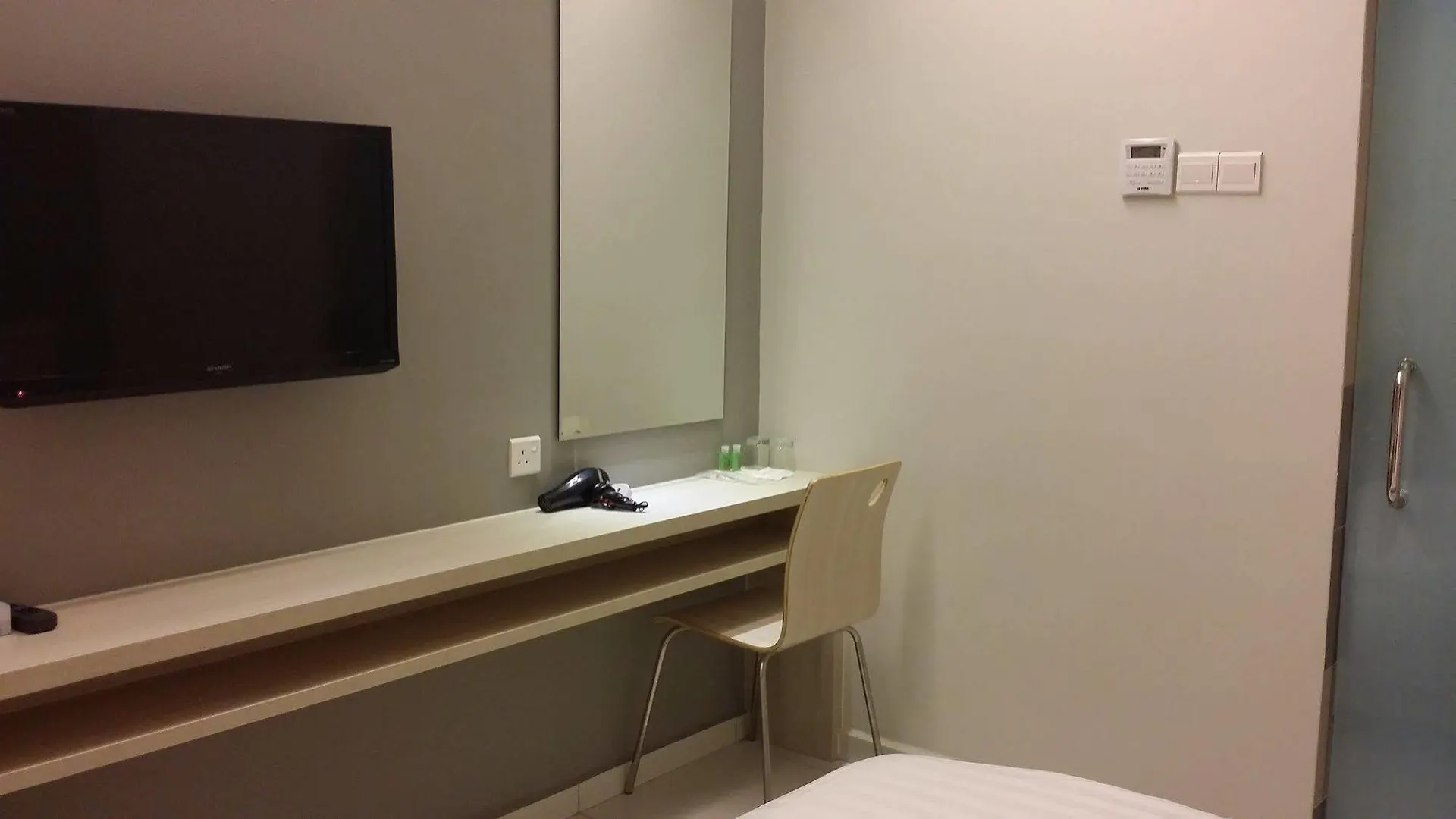 Aurora Hotel Malacca 2*,